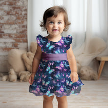 Laden Sie das Bild in den Galerie-Viewer, Zauberhafte Schmetterlinge Baumwolljersey