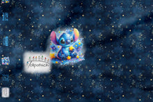 Laden Sie das Bild in den Galerie-Viewer, French Terry Panel Blaues Monsterchen im Sternenhimmel | 75 x 175 cm | Reaktivdruck