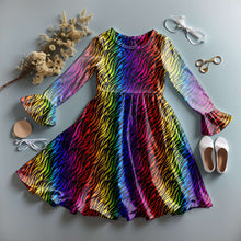 Laden Sie das Bild in den Galerie-Viewer, Rainbow Zebra Baumwolljersey