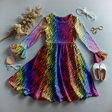 Laden Sie das Bild in den Galerie-Viewer, Rainbow Zebra Baumwolljersey