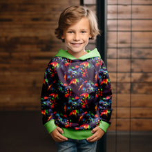Laden Sie das Bild in den Galerie-Viewer, Baumwolljersey Gaming Colour Splash – 54596 – Bunte Gaming-Motive auf Schwarz. Kleidungs-Mockup: Junge im Hoodie.