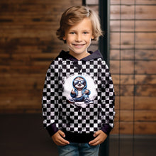 Laden Sie das Bild in den Galerie-Viewer, Baumwolljersey Panel Cooles Faultier – Faultier auf schwarz-weißen Karos. Kleidungs-Mockup: Junge im Hoodie.