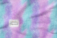 Laden Sie das Bild in den Galerie-Viewer, Baumwolljersey Pastellglanz – Sanfter Farbverlauf in Rosa, Flieder und Mint mit gedruckter Glitzeroptik. Stoffmuster.