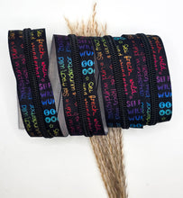 Laden Sie das Bild in den Galerie-Viewer, Endlosreißverschluss Sei frech wild und wunderbar für #5-Zipper mit 6,5 mm Raupenbreite – Gesamtansicht, schwarze Raupe.