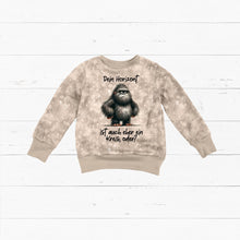 Laden Sie das Bild in den Galerie-Viewer, French Terry Panel Gorilla Frecher Spruch – Gorilla mit frechem Spruch auf Beige. Kleidungs-Mockup: Flach ausgelegter Pullover.