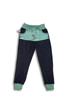 Laden Sie das Bild in den Galerie-Viewer, Roarrrr pastellgrün Baumwolljersey - Tollpatsch Stoffe und Handmade