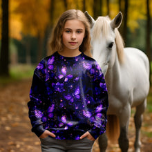 Laden Sie das Bild in den Galerie-Viewer, Baumwolljersey Lila Schmetterlingszauber | Schmetterlinge &amp; Blüten | 220 g/m²
