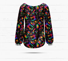 Laden Sie das Bild in den Galerie-Viewer, Love to Sew Baumwolljersey | Nähstoff mit Nähmaschine, Schere &amp; Maßband | Jersey Stoff für Nähfans
