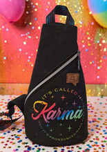 Laden Sie das Bild in den Galerie-Viewer, Wasserabweisender Softshell Stoff für Taschen und Rucksäcke mit exklusivem Karma Motiv und modernen Handmade-Beispielen
