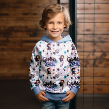 Laden Sie das Bild in den Galerie-Viewer, Baumwolljersey Gaming Zone – 54462 – Gaming-Motive auf Weiß. Kleidungs-Mockup: Junge im Hoodie.
