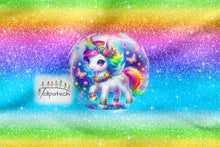 Laden Sie das Bild in den Galerie-Viewer, Baumwolljersey Panel Rainbow Unicorn – Einhorn auf Regenbogenstreifen. Stoffmuster.

