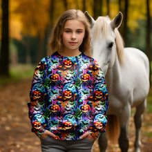 Laden Sie das Bild in den Galerie-Viewer, Nähinspiration: Pullover mit Neon-Halloween-Muster aus Kürbissen, Totenköpfen und Rosen
