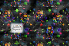 Laden Sie das Bild in den Galerie-Viewer, French Terry Pixelparty Neon – Bunte Pixel-Spielfiguren auf Schwarz. Stoffmuster.
