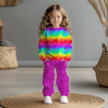 Laden Sie das Bild in den Galerie-Viewer, French Terry Rainbow Clouds (FT-48946) – Pullover-Mockup mit buntem Stoffdesign und pinker Hose.
