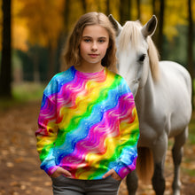 Laden Sie das Bild in den Galerie-Viewer, French Terry Rainbow Waves (FT-54597) – Pullover-Mockup vor einem weißen Pferd.
